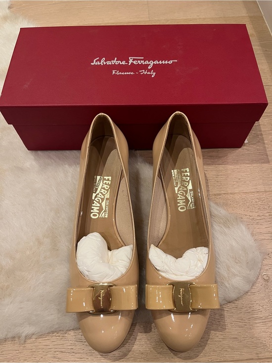 Salvatore Ferragamo Shoes - Salvatore Ferragamo Beige Patent Leather Vara Bow Flats